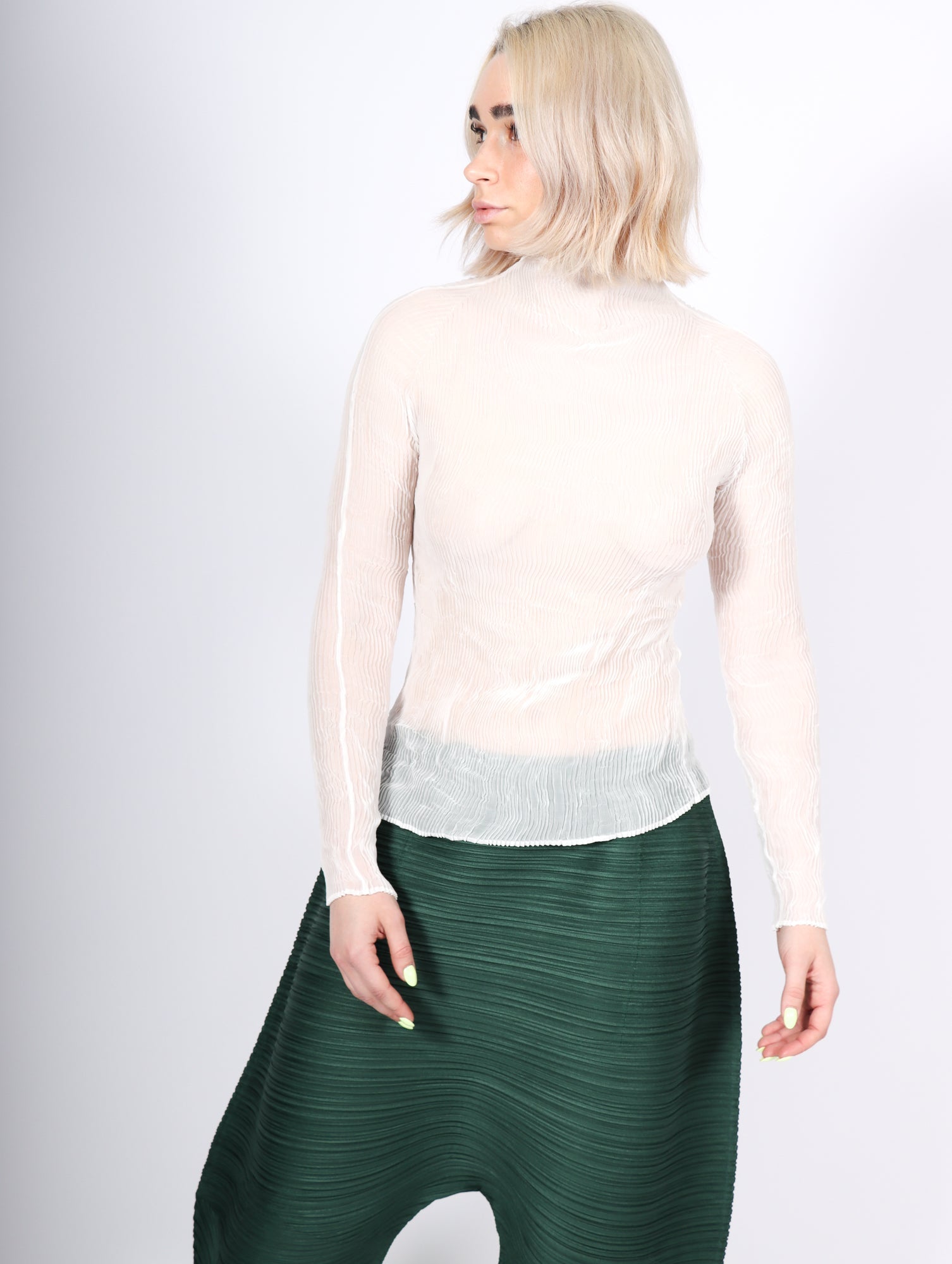 Chiffon Twist Mockneck in White by Issey Miyake – Idlewild