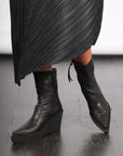 Point Landing Boots in Black by Puro