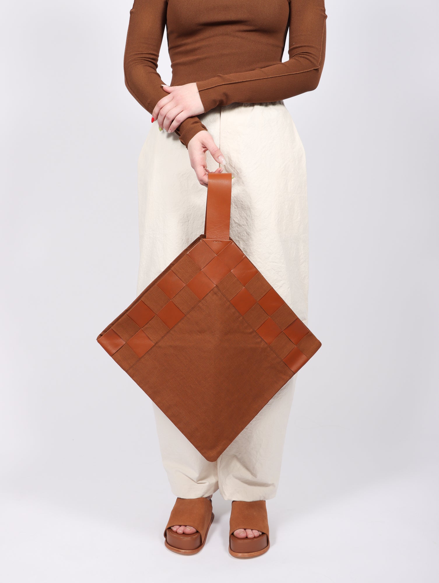 Kamaro'an  Woven Lid Bag in Natural Vegetable Tanned Leather – Housework