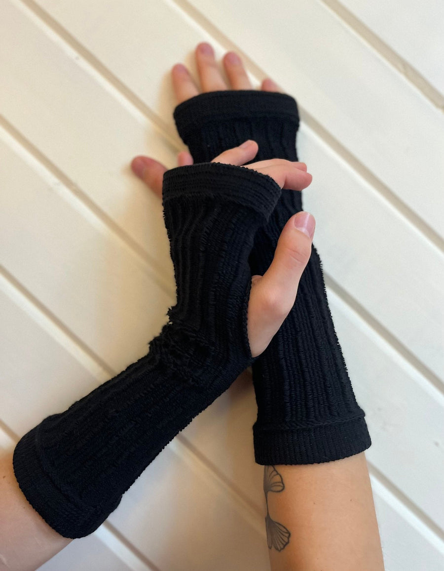 Arm Warmers in Black by ELLS Knitwear