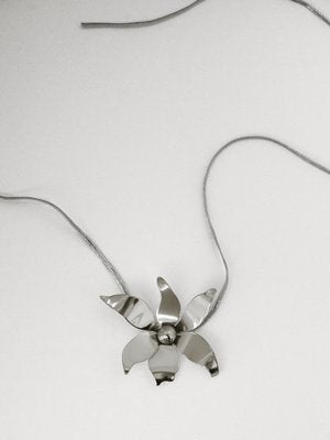 Evie Flower Necklace in Silver by Eyland-Jewelry-Eyland-Idlewild