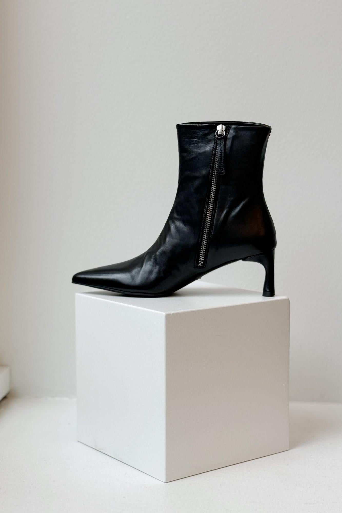 Gil Kitten Boot in Baron Nero by Halmanera-Halmanera-Idlewild