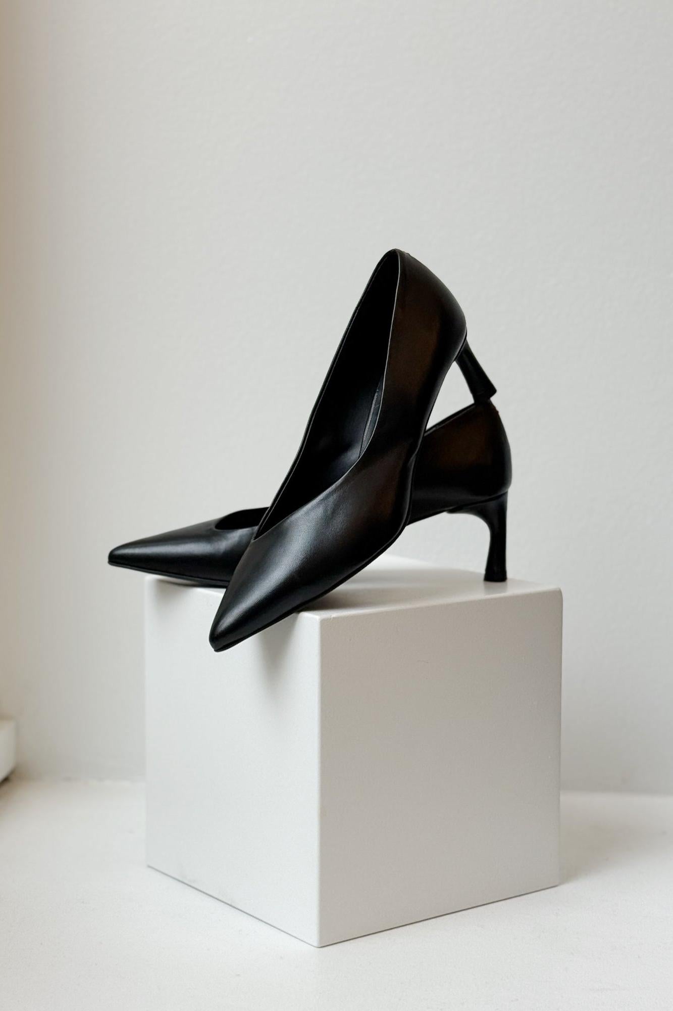 Gil Kitten Heel in Baron Nero by Halmanera-Halmanera-Idlewild