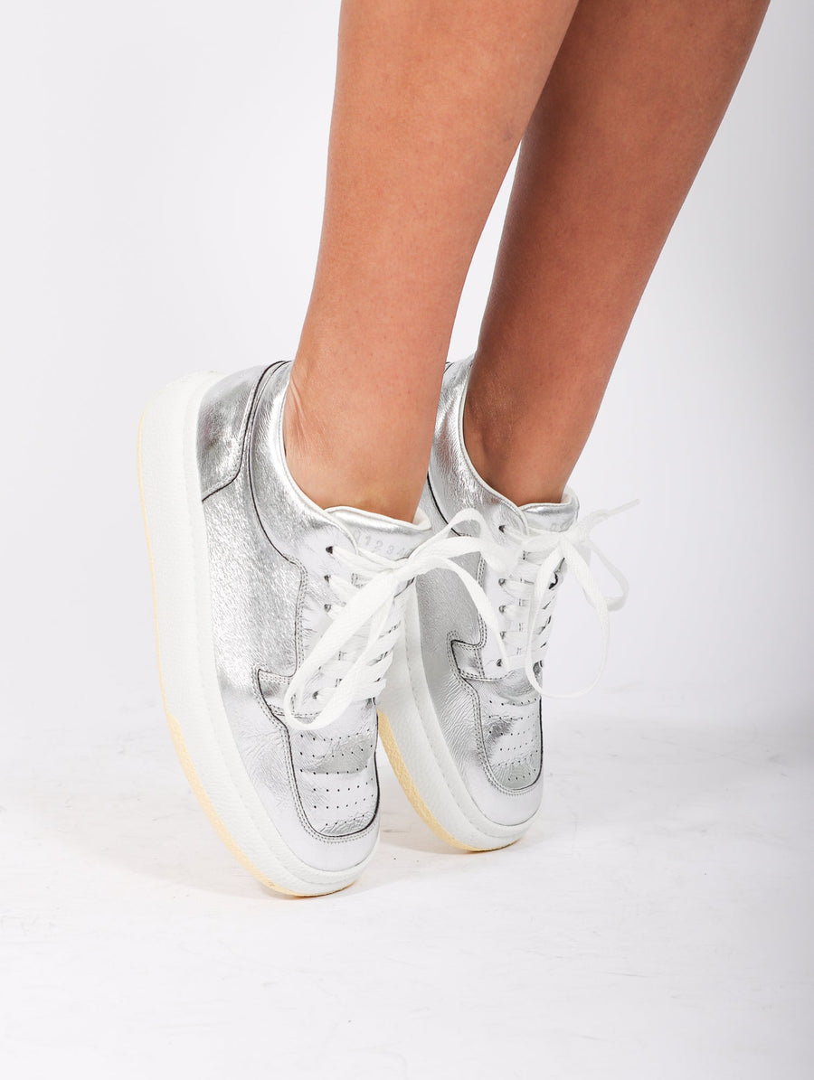 studieafgift Jakke Accepteret Low Top Sneakers in Silver by MM6 Maison Margiela – Idlewild