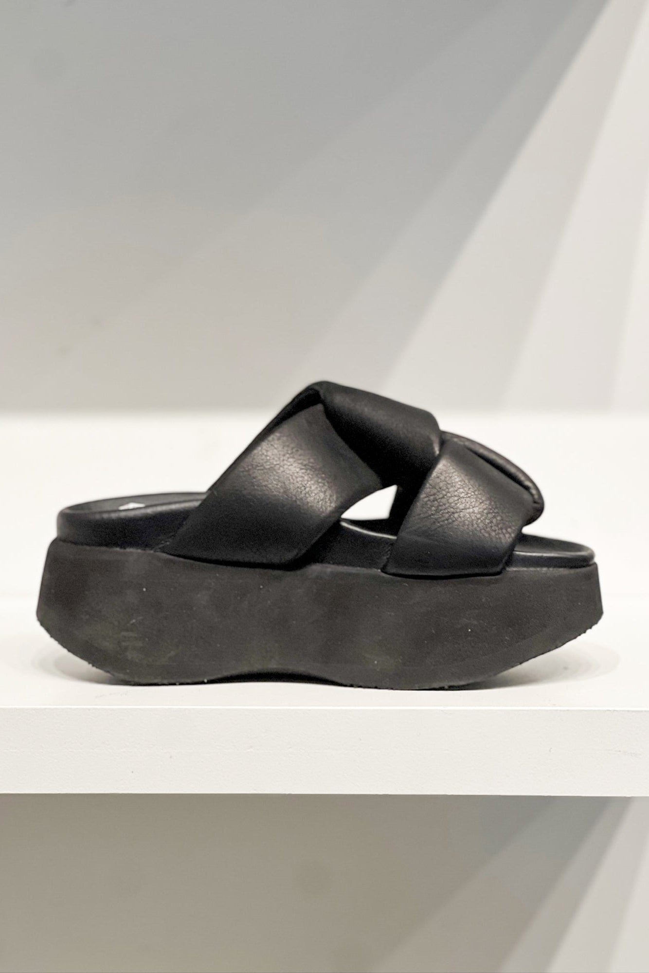 Platform Sandal in Gasoline Nero by Lofina-Lofina-Idlewild