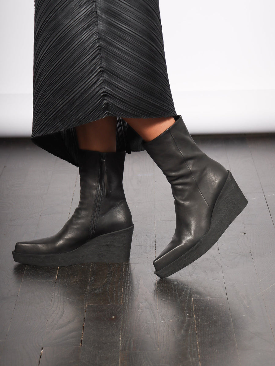 Point Landing Boots in Black by Puro