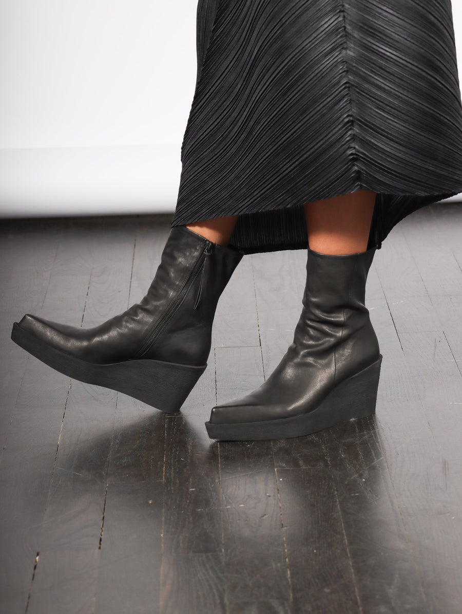 Point Landing Boots in Black by Puro