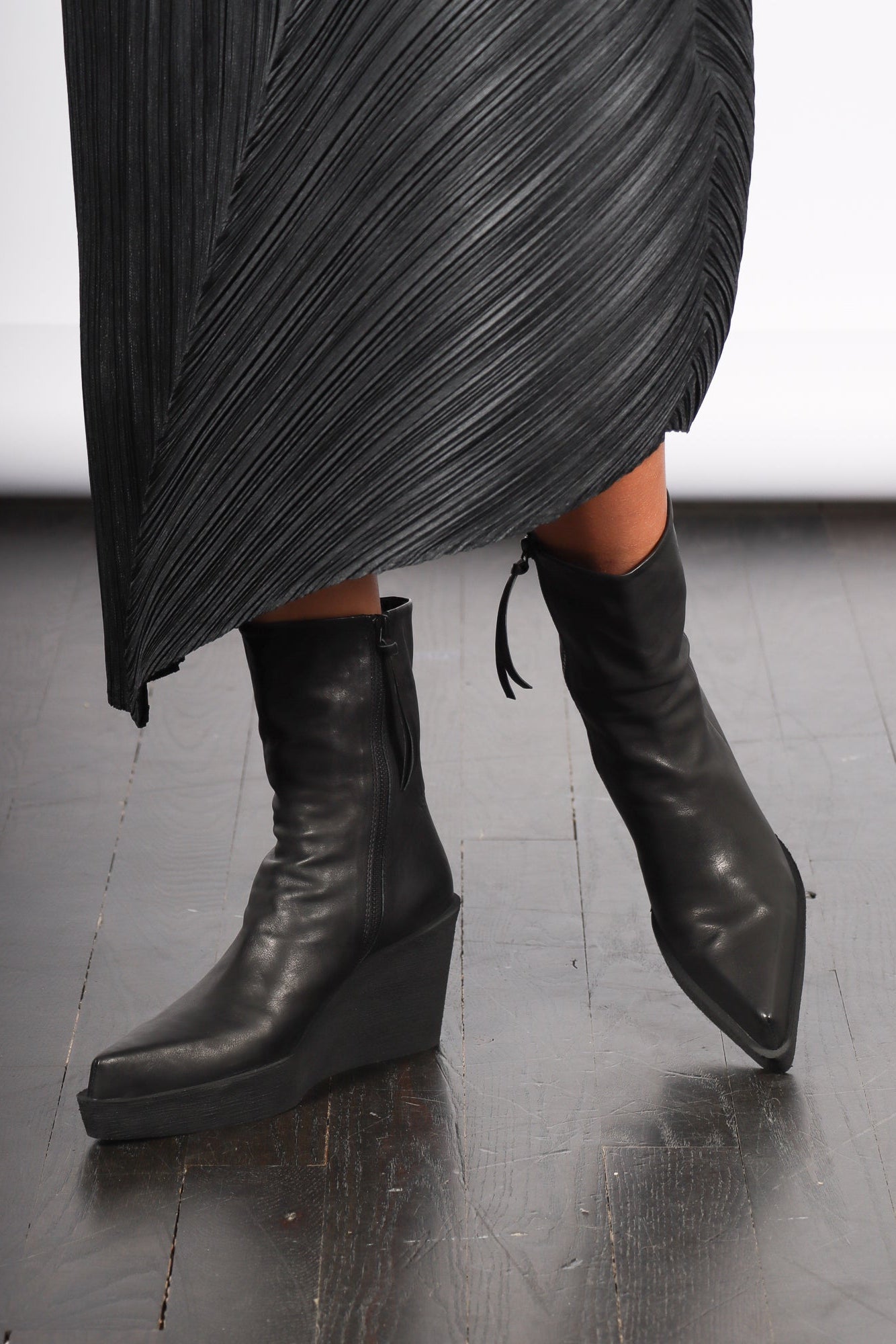 Point Landing Boots in Black by Puro