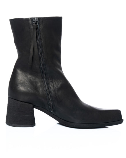 Queen of Less Boots in Black by Puro-Shoes-Puro-Idlewild