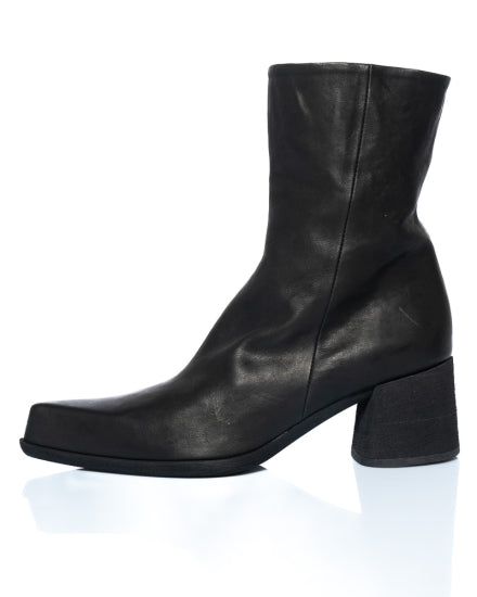 Queen of Less Boots in Black by Puro-Shoes-Puro-Idlewild