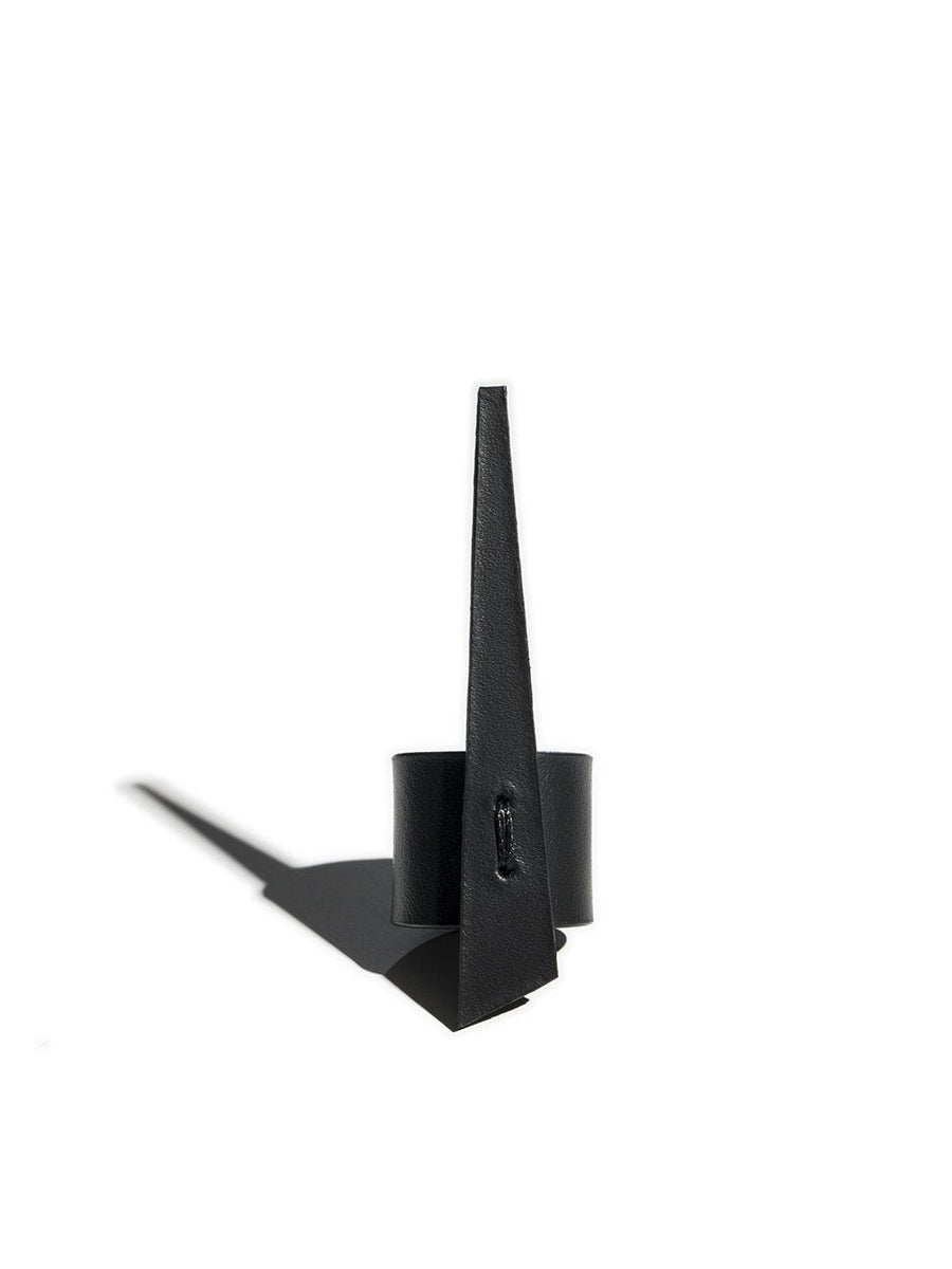 Sharp V PXL Ring in Black by Aumorfia