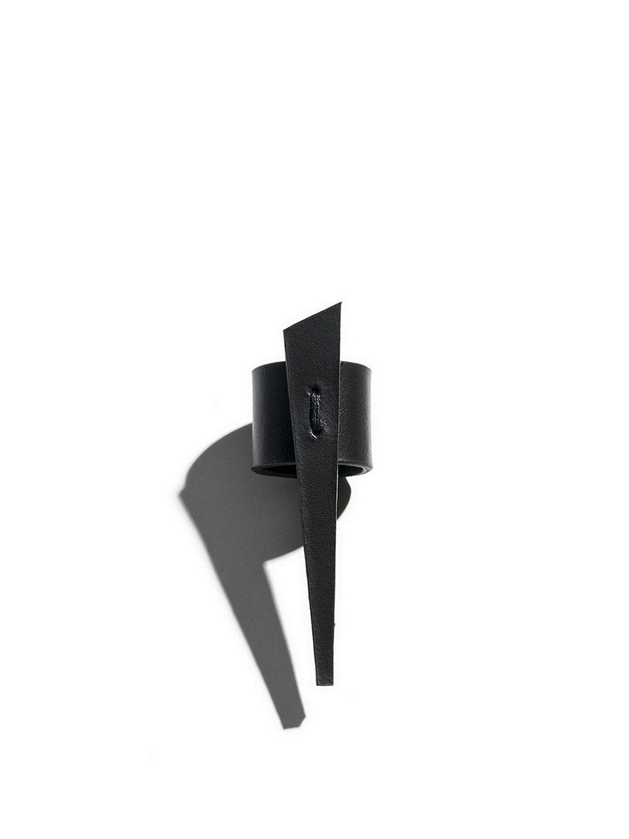 Sharp V PXL Ring in Black by Aumorfia